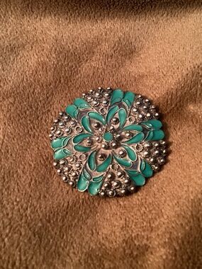 FRENCH ENAMAL BROOCH FRENCH CLASP MOMS COLLECTIONS.  ART DECO.  💚💚💚💚